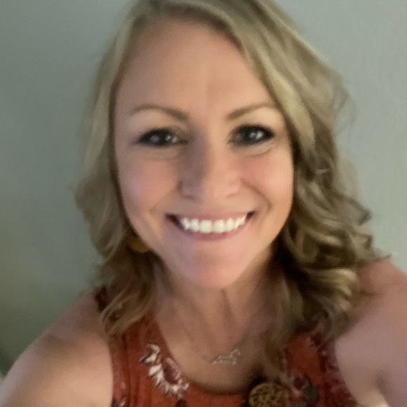 Meet your Posher, Kelly - Picture 2 of 6